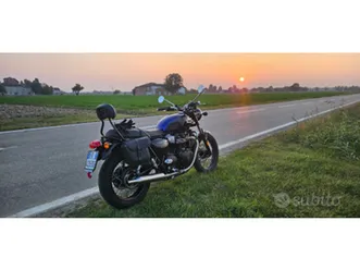 moto triumph bonneville