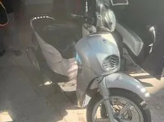 aprilia scarabeo 200