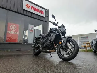 yamaha mt-09 y-amt 35 kw 2024 900 cm3 | moto roadster | 12 700 km | noir | 74100 ville la grand
