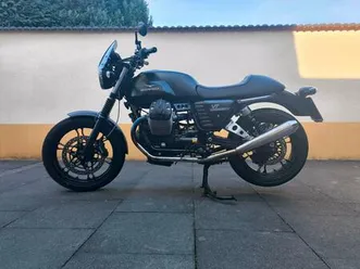moto guzzi v7 stone
