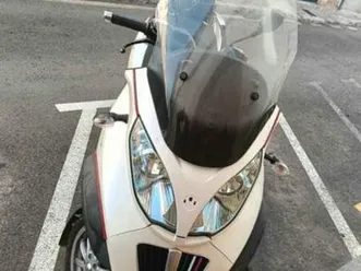 piaggio - mp3. 500