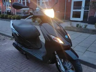 piaggio fly 4-takt – zeer netjes – 9000 km – bouwjaar 2012 — scooters | piaggio — marktplaats