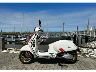 vespa gts 300 racing sixties
