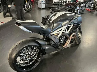 ducati diavel carbon
