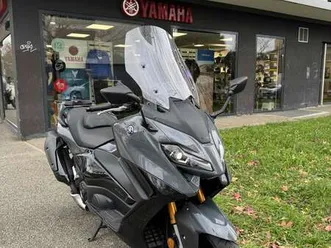 yamaha tmax 560