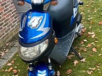 ② keeway hurrican 50 cc 2t start en rijdt goed