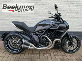 ducati diavel carbon grijs