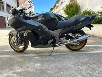 honda cbr super black bird 1100 xx (sc35) carcavelos e parede