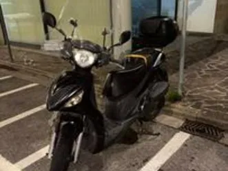 sixteen 150 cc suzuki