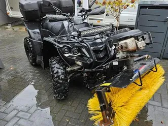 quad mit schneebürste