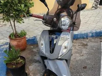 a vendre moto sym 200 (4599 km)