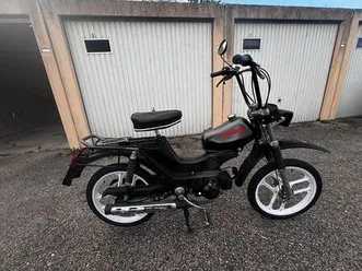 vélomoteur excellent état et pièces tuning