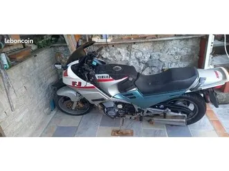 moto yamaha 1200 fj■65000 km■calvados■faire purge embrayage, batterie + quelques retouches peinture.■non roulé depuis 2 ans.■en prime (pièces) : 2ème moto yamah