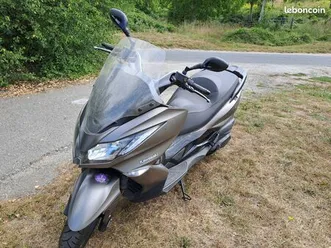 scooter kawasai j300 01/2019 32500 kms