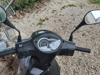 scooter peugeot tweet