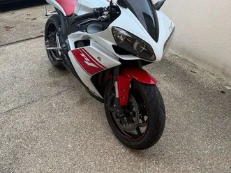 yamaha r1