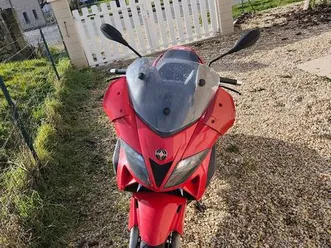 à vendre scooter 125 gylera nexus