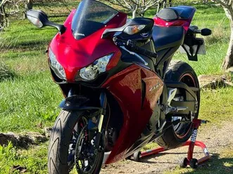 honda cbr 1000 rr sc59 – prête à rugir