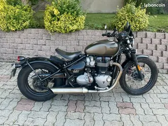 moto triumph 1200 cc bobber bonneville