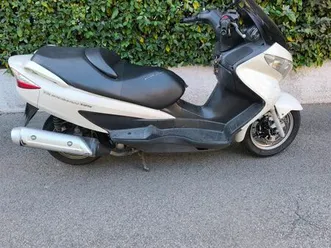 suzuki burgman 125 cm³ – 2009 – ct ok – pneu avant neuf