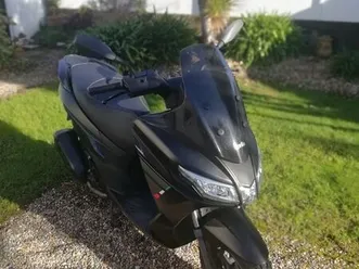 scooter aprilia sxr