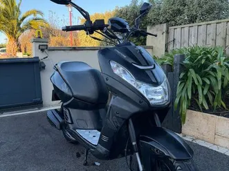 scooter peugeot street zone noir