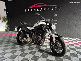 yamaha mt-07 a2 47,5ch 689 cc / pneus neufs / crash pads