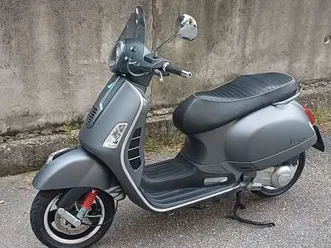 vespa gts super 300 grigio