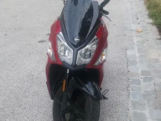 je mon scooter sym 50 4t très bon état