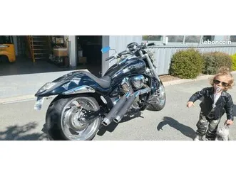 suzuki 1800 intruder