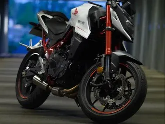 je vends ma honda hornet 750 de 2023, ligne dominator, véhicule sous garantie constructeur