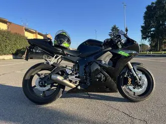 yamaha yzf-r6 nero