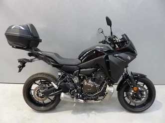 ② tracer 700 légèrement accidentée roulante