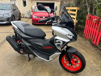 scooter aprilia sr gt 125