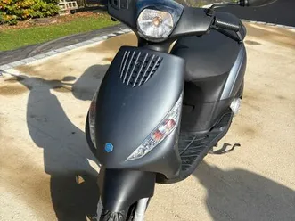 scooter piaggio zip