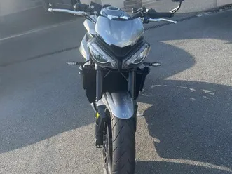 vend street triple r