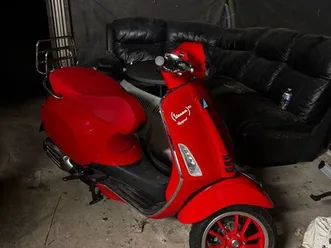 vespa primavera 125 red