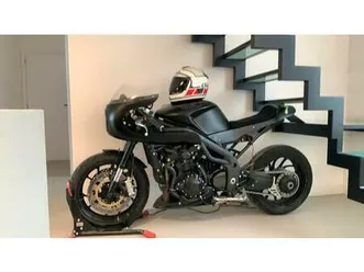 ② triumph speed triple 1050