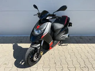 aprilia sr motard 125