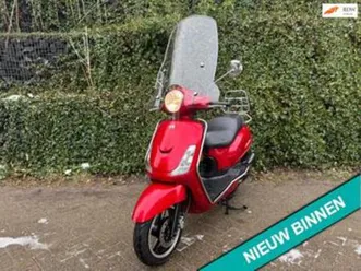 sym fiddle 2 red windscherm chrome opties betaal met in3 — scooters | sym — marktplaats