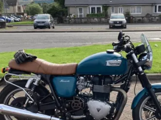 triumph bonneville 900se