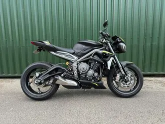 triumph street triple 765 rs 2020 grey 2500 miles 2 owners lovely example