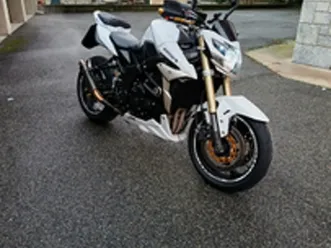 suzuki gsr 750 naked