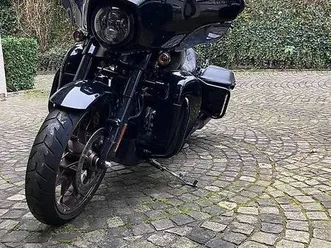 zum verkauf steht eine harley street glide st flhxst 2022 canton argovie -