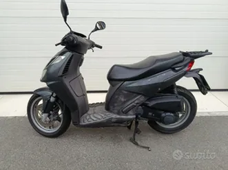 aprilia sportcity 200