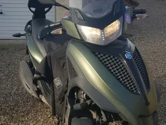 scooter piaggio 300