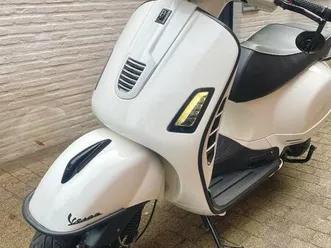 ② vespa gts 300