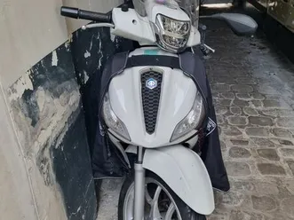 scooter 125 piaggio medley très bon état