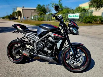 2022 triumph street triple 765rs