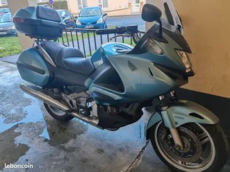 moto honda 700 deauville